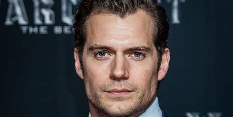 El increíble cambio físico de Henry Cavill para su nuevo filme luego