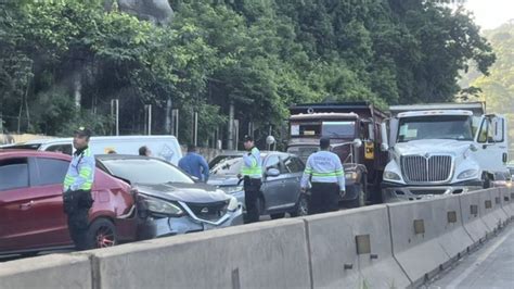 Al Menos Cinco Veh Culos Implicados En Un M Ltiple Accidente De