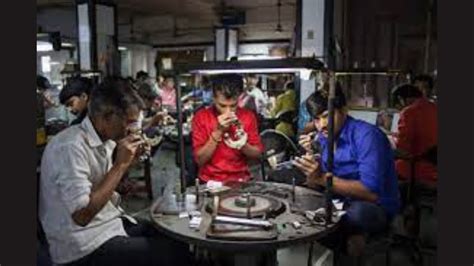 Surat : Diamond Workers' Union Issues Ultimatum for Demands - The Blunt ...