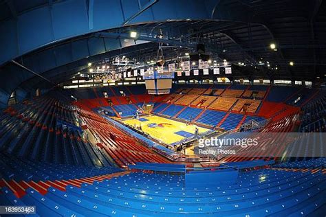 Allen Fieldhouse Lawrence Photos and Premium High Res Pictures - Getty ...