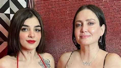 A quién se le ve mejor Celia Lora y Karely Ruiz posan con el mismo