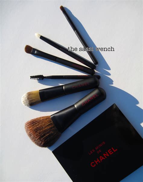 from Sassi, who lived it...: Chanel Holiday 2011 Makeup Brush Set Les Minis de Chanel