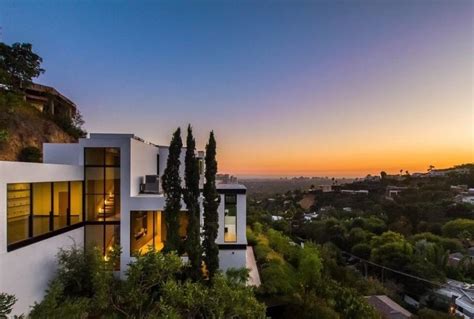 Ariana Grande House: The Hollywood Hills Home!