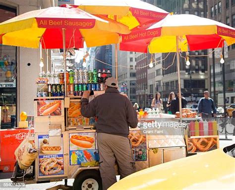 Nyc Hot Dog Stand Photos Et Images De Collection Getty Images