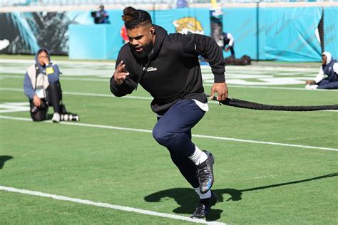 Video Shows Ezekiel Elliott Dominating At Patriots Practice