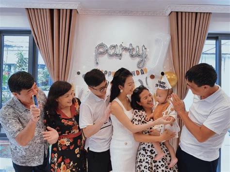 Hot girl Vũ Ngọc Châm tổ chức sinh nhật 1 tuổi cho con dân tình chú ý vì đã mang bầu bé thứ hai