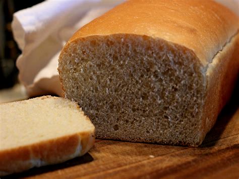 Perfect homemade sandwich bread recipe: Soft and fluffy loaf - Dani's Midlife Homestead