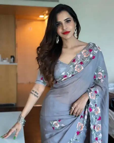 Ashu Reddy 15 Hot Pics And Photos