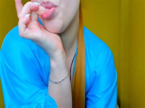 Blonde Babe Gets Intimate Moment On Her Cam Show Cnn Amador