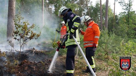 Feuer Unterholz Freiw Feuerwehr Celle