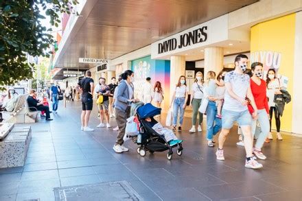 Cafes Retail Shops Reopen Crowds Flock Editorial Stock Photo Stock