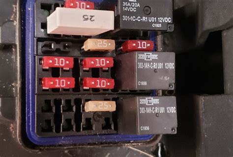 X3 Fuse Diagram : Can Am Maverick Fuse Box Location 4 Pin Round Plug