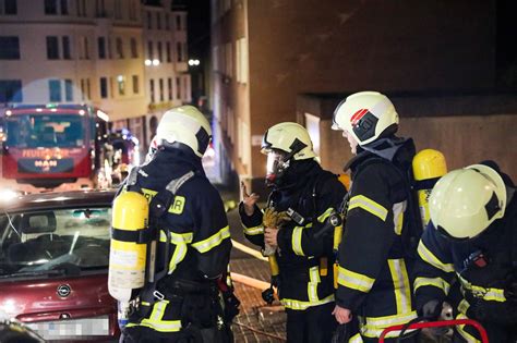 Feuerwehreinsatz Bei Brand In Wuppertaler Mehrfamilienhaus