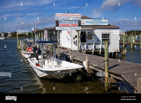 NC01585-00...NORTH CAROLINA - Boat dock and ferry service to Portsmouth ...