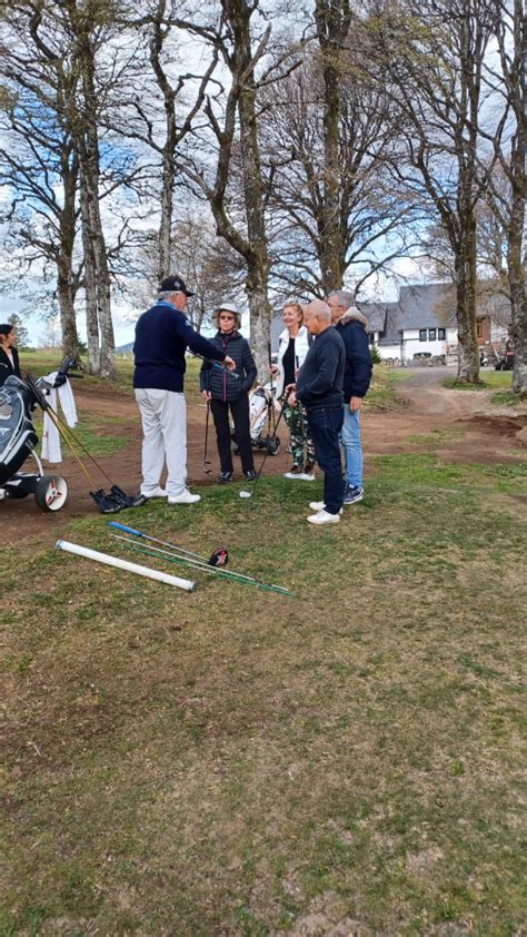 Initiation Au Golf Club Accueil Et Amiti La Bourboule