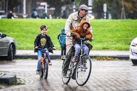 Veel scholen langs de kust dicht vanwege storm Ciarán Nieuws nl