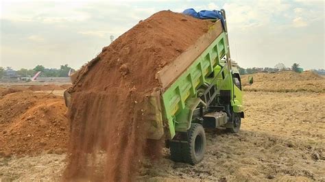 Mobil Dump Truk HINO Dutro Jomplang Muatan Tanah Timbunan YouTube