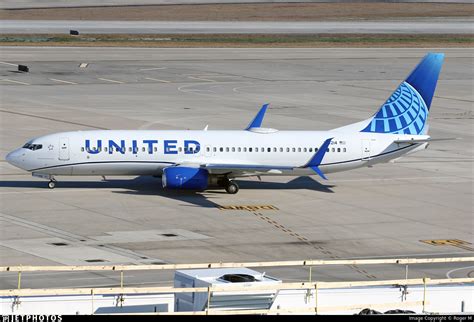 N14214 | Boeing 737-824 | United Airlines | Roger M | JetPhotos