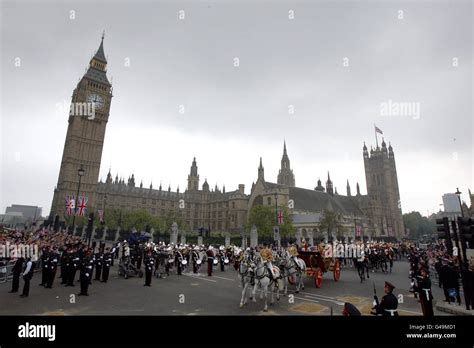 Prinz William Und Seine Braut Kate Verlassen Westminster Abbey Nach