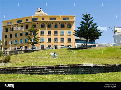 Holiday hotel on Bondi beach Stock Photo - Alamy