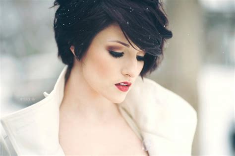 Hình nền đối mặt Phụ nữ ở ngoài trời đàn bà mô hình Chân dung tóc dài Brunette tuyết