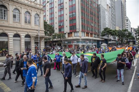 Marcha Para Jesus Re Ne Milhares De Fi Is E Percorre Ruas E Avenidas De