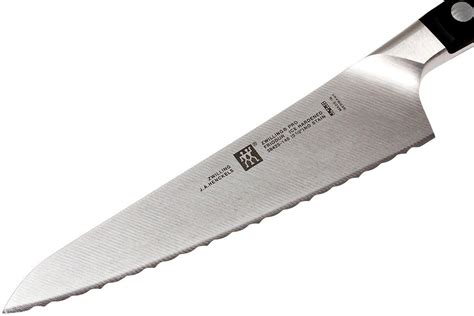 Zwilling Pro serrated chef's knife 14cm, 38425-141 | Advantageously ...