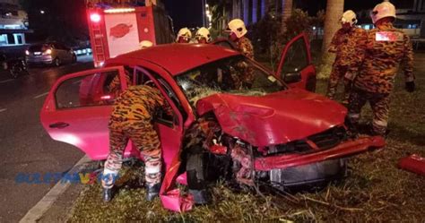 Warga Emas Maut Kereta Dipandu Langgar Pokok Buletin Tv Malaysia