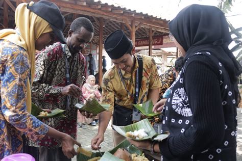 Kenalkan Budaya Nusantara Ikom Ajak Mahasiswa Eastbound Kunjungi