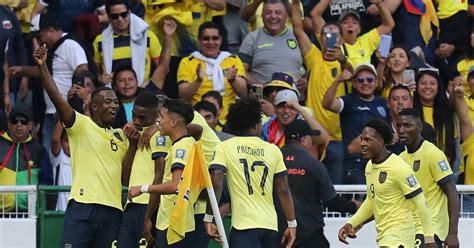 Multa para Ecuador por invasión de campo en partido ante Uruguay Olé