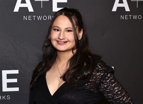 Gypsy Rose Blanchard 'uses beauty queen poses & showboating to win fans
