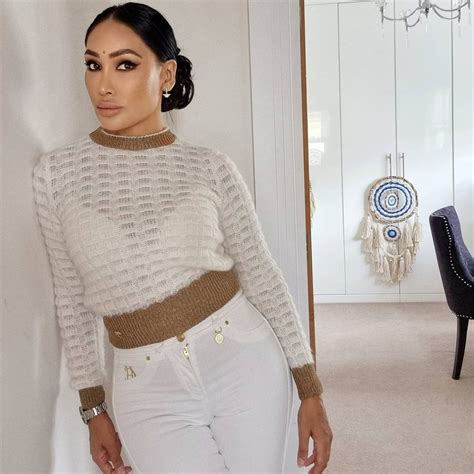 Sofia Hayat Says many bollywoood aspiranta tricked into Doing porn ঘনষঠ দশযর জনয মহড