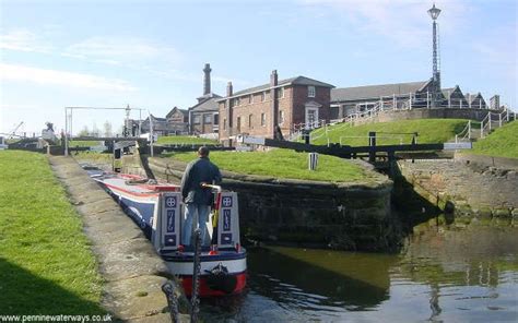 √ Ellesmere Port Canal