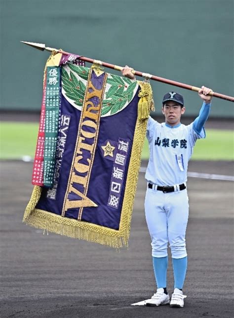 山梨学院が優勝旗披露【スポーツ／山梨】 さんにちeye 山梨日日新聞電子版