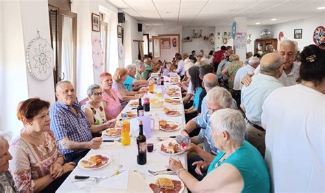 El Tilero De Navasfr As Homenajea A Parejas Que Alcanzan Las Bodas De