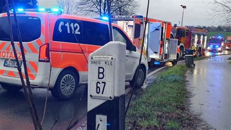 Frontaler Zusammenstoß auf B 67 in Kalkar