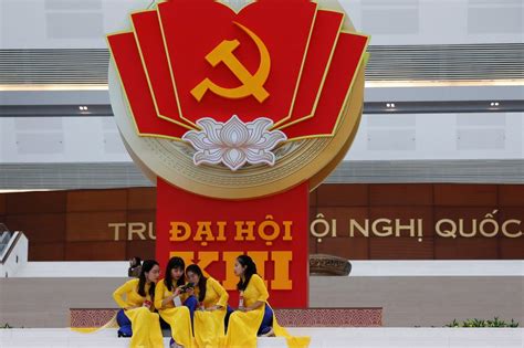 Vietnam's Communist Party meets to pick new leadership