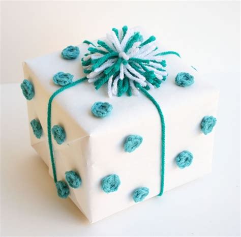 Youll Want To Try This Crochet Gift Wrap DIY Gift Wrapping