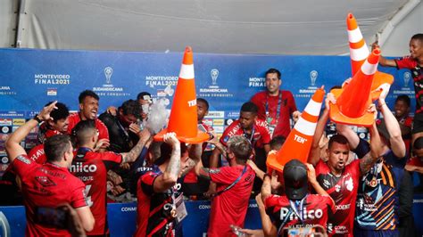 Jogadores do Athletico provocam Coxa está morto Paraná já morreu vídeo