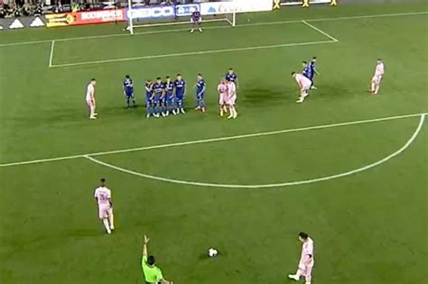 Not Human Lionel Messi Scores 94th Minute Free Kick Winner On Inter