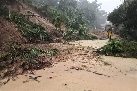 Banjir Terjang Kabupaten Tapteng Rumah Rusak Tertimbun Longsor