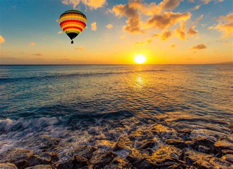 Luchtballon Boven Zee Bij Zonsondergang Fotobehang Fotobehang Nl