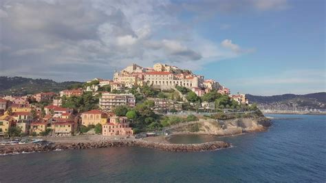 imperia porto maurizio vista aérea de la ciudad histórica de borgo