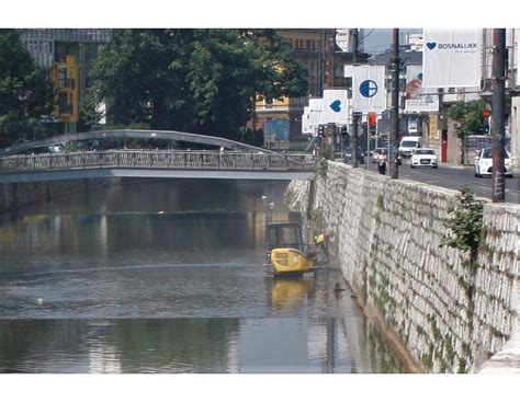 Grad Sarajevo I Enje Kamenih Obala Miljacke Od Umurije Do Eher