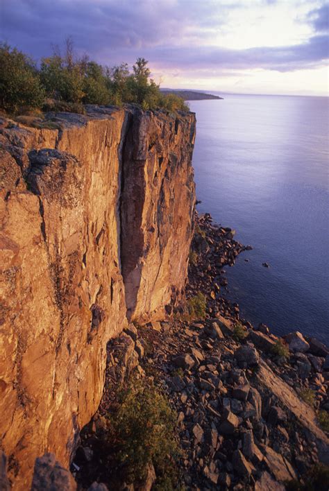 Rocky Coast of Lake Superior — American Classic Tours