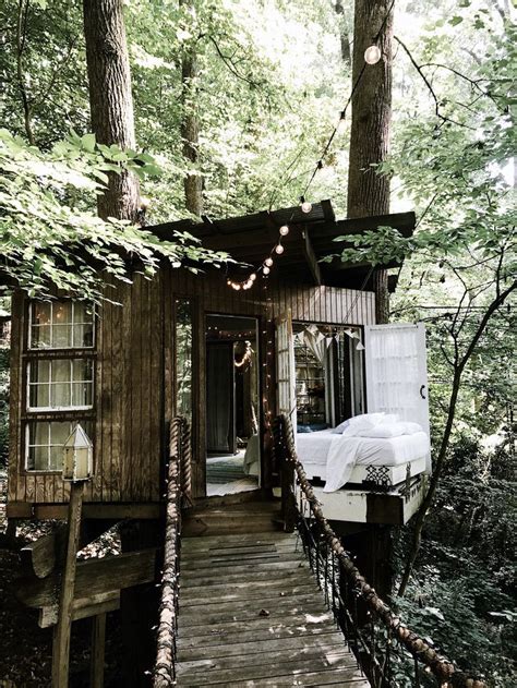 TREEHOUSE AIRBNB : ATLANTA - Moxie | Treehouse airbnb, Tree house, Stay ...