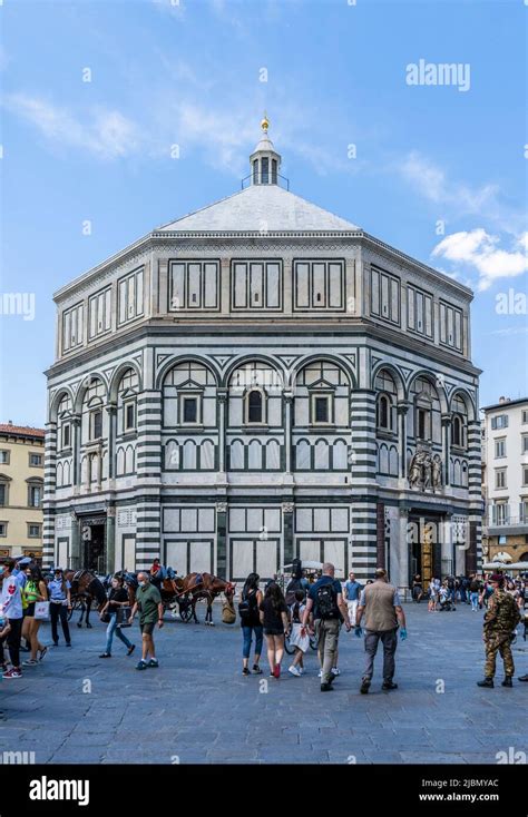 El Baptisterio Octogonal De Florencia También Conocido Como