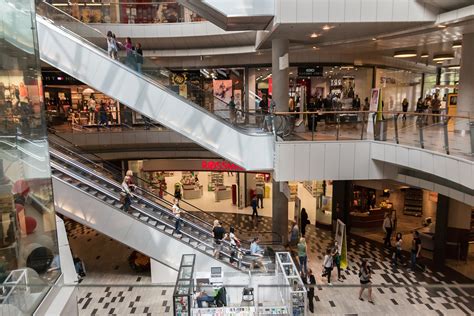 Sprzedaż w centrach handlowych w Polsce Poradnik Handlowca