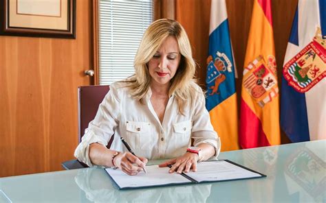 Noticias De Canarias La Presidenta Del Cabildo De Tenerife Rosa