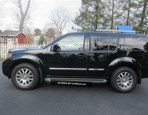 Nissan Pathfinder Photos and Specs. Photo: Pathfinder Nissan reviews ...